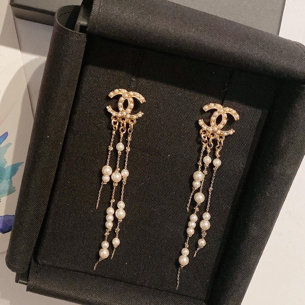 Authentic Stunning Chanel CC Pearl Drop Earrings like new